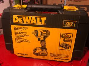 Dewalt 1/2 impact wrench kit (West Columbus)