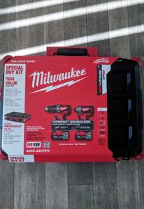 Milwaukee M18 18-volt Brushless Cordless Drill and Impact Driver Kit (Las Vegas)