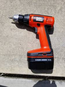 Black and Decker 14v drill with battery and charger
