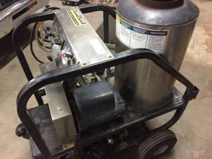 1600 PSI 2.2 GMP commerial hot water pressure washer (west tulsa)
