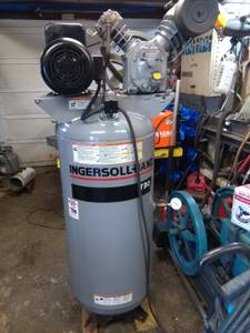 INGERSALL RAND 60 GALLON AIR COMPRESSOR (washington c.h.)