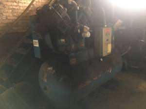 200 gallon quincy air compressor (Indy)
