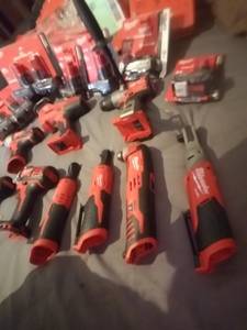 BRAND NEW 18v 12hd 9.0BATTERY MILWAUKEE TOOLS FUEL DRILLS AND IMPACTS