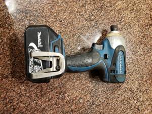 Makita 18v cordless impact drill with battery (Milwaukee)