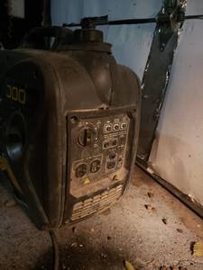 2000 watt quiet generator. Linkable (Polson)