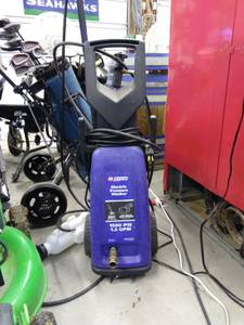 1500 psi electric Pressure washer (Yakima)