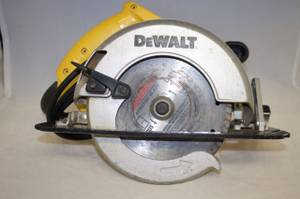 Dewalt 7-1/4-In 15-Amp Corded Circular Saw With Brake