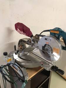 Makita 10inch compound miter saw, very good condition.
