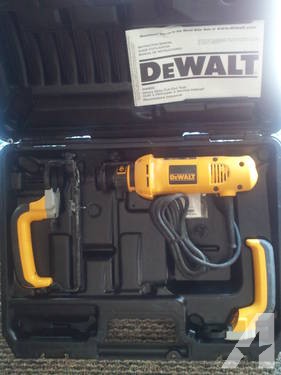 DeWalt Model DW303M 9 Amp Corded Reciprocating Saw - Like New!
