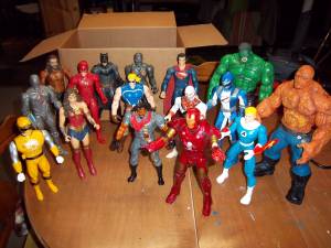 16 Action Figures Marvel / DC (Shepherdsville)