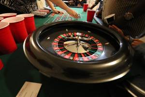 Roulette Table - Including Wheel&Chips * (Raleigh)