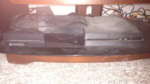 Day one edition Xbox one and 500gb PS4 (Pikeville)