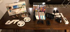 Nintendo Wii U - Special Edition (with lots of games and accessories) (Goleta