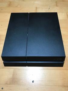 PlayStation 4 with controller (Kailua)