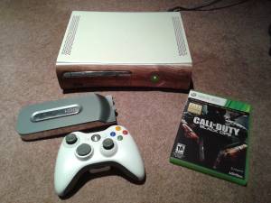 XBox 360 Complete with Call of Duty Black Ops COD Woody Faceplate (Plano)