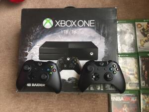Xbox One Bundle 1TB, 2 Controllers, Games (Barboursville)