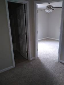 Female Roommate wanted -- Cayce/West Columbia (walking distance to Walmart on