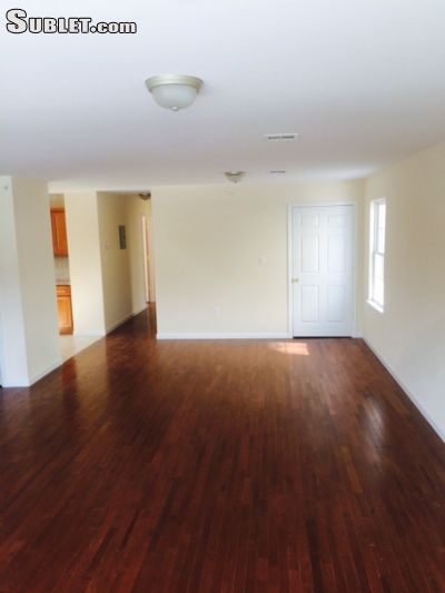 $800 Five+ room for rent in Newark