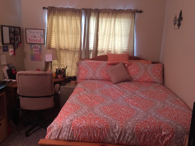 Female Roommate Sought for Fully Furnished Luxury 2/2