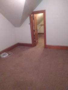 Huge clean spacious room for rent all ultilities are included (15 th and