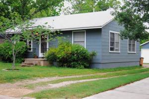 MASTER ROOM FOR RENT in 2/1 HOME (S Lamar & Robert E Lee)