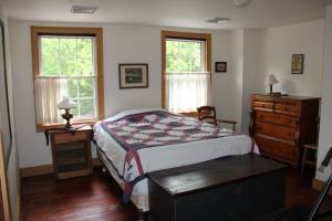 Student housing- room for rent by semester or longer. (Marietta) $300 240ft 2