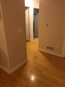 Room for rent downtown-- great location 600$ (700 E Pleasant St)