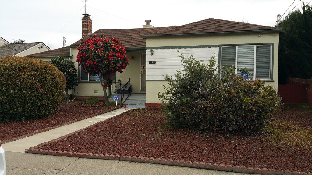 Room for rent in San Leandro. Close to 880 Davis exit