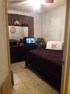 Room for rent/cuatro en renta (Northeast)