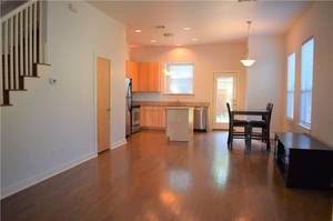 Roommate wanted, Three BR/2.5 BA house in North Loop (North Loop) $750 1436ft 2