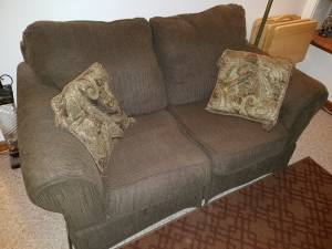 FREE Brown Loveseat (Wauwatosa)