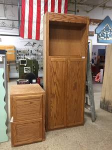 Free Linen Closet and Cabinet (22nd and Michigan)