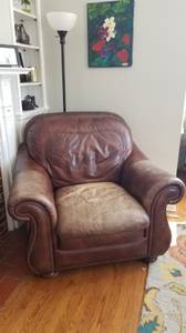 Leather chair (Pewaukee)