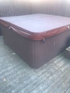Hot Tub & outdoor table &chairs (North Greenwood)
