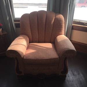 30s/40s ART DECO CHAIR *FREE* (Victory Memorial Dr Area)