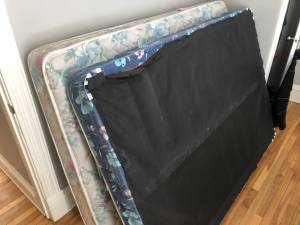 Full Bed and Boxspring (kenwood pkwy)