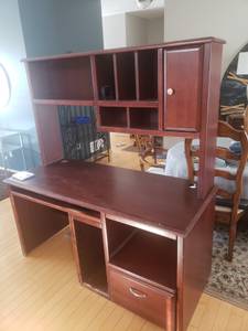 Free Desk and Top (ST Michael)