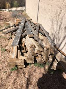 Free scrap lumber (Santa Teresa)