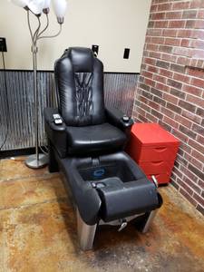 Free pedicure chair (Knockout's haircut for men - Round Rock, TX)