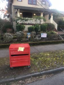 rolling tool chest (se portland)