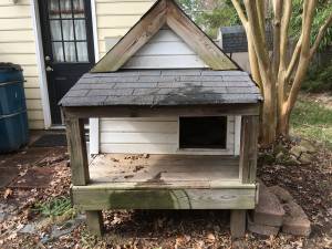 FREE Deluxe Dog House (Durham)
