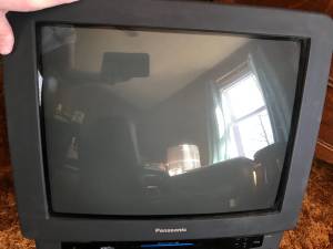 CURB ALERT - 20 TV VCR Combo (2603 Banner St)