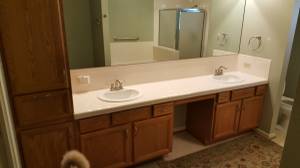 Bathroom cabinets, mirror, sink (Leander)