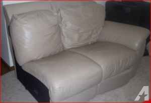 leather couch in good condition(free) (Wytheville)