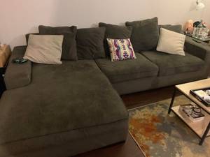 Sectional Couch with Chaise (Manayunk ave)
