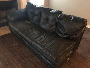 Sectional black sofa (Lenoir City)