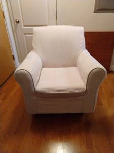 Free Rocking Chair (Longellow and 8th NW)