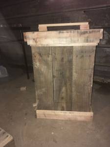 Pallet wood trash can