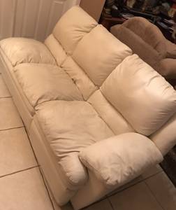 Beautiful White Leather Recliner Sofa (west kendall)