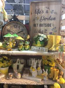 White Bear Floral Boutique (3550 Hoffman Rd W)